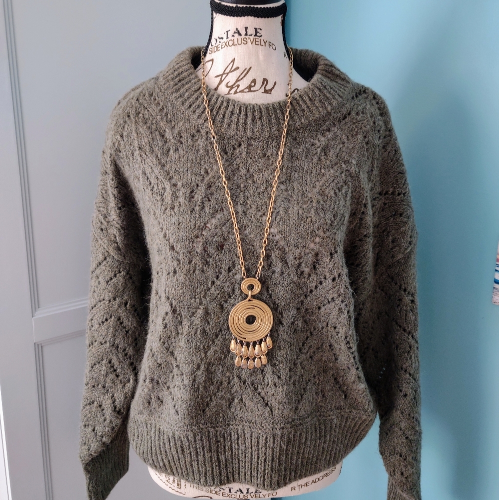 Olive green knit sweater - Old Navy size small